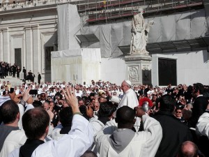 Es el Papa Francis sentar las bases para una única religión mundial?  - Foto de Fczarnowski