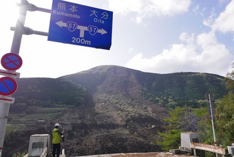 2016 Kumamoto Earthquakes - Photo By Hideki Kimura